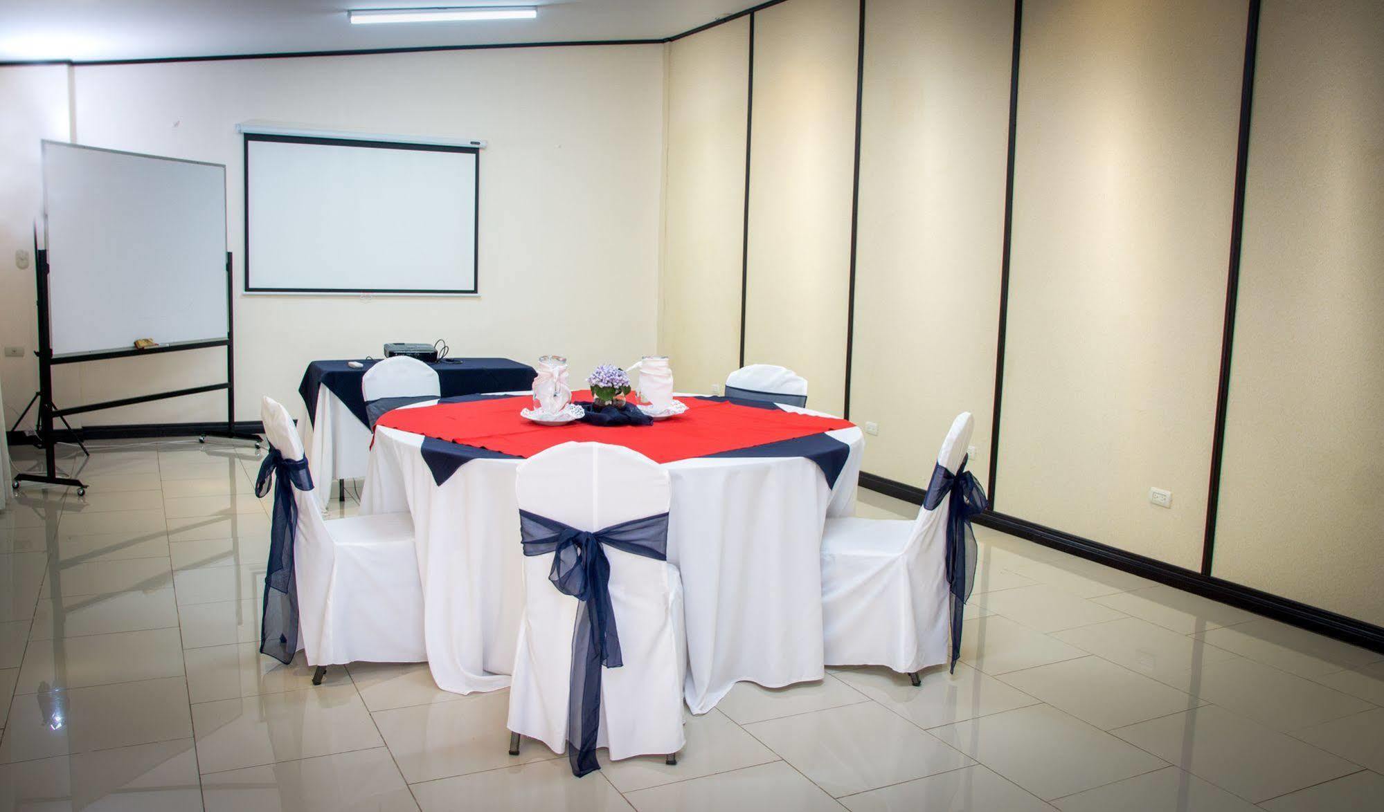 Y Restaurante El Guarco Hotel 3*