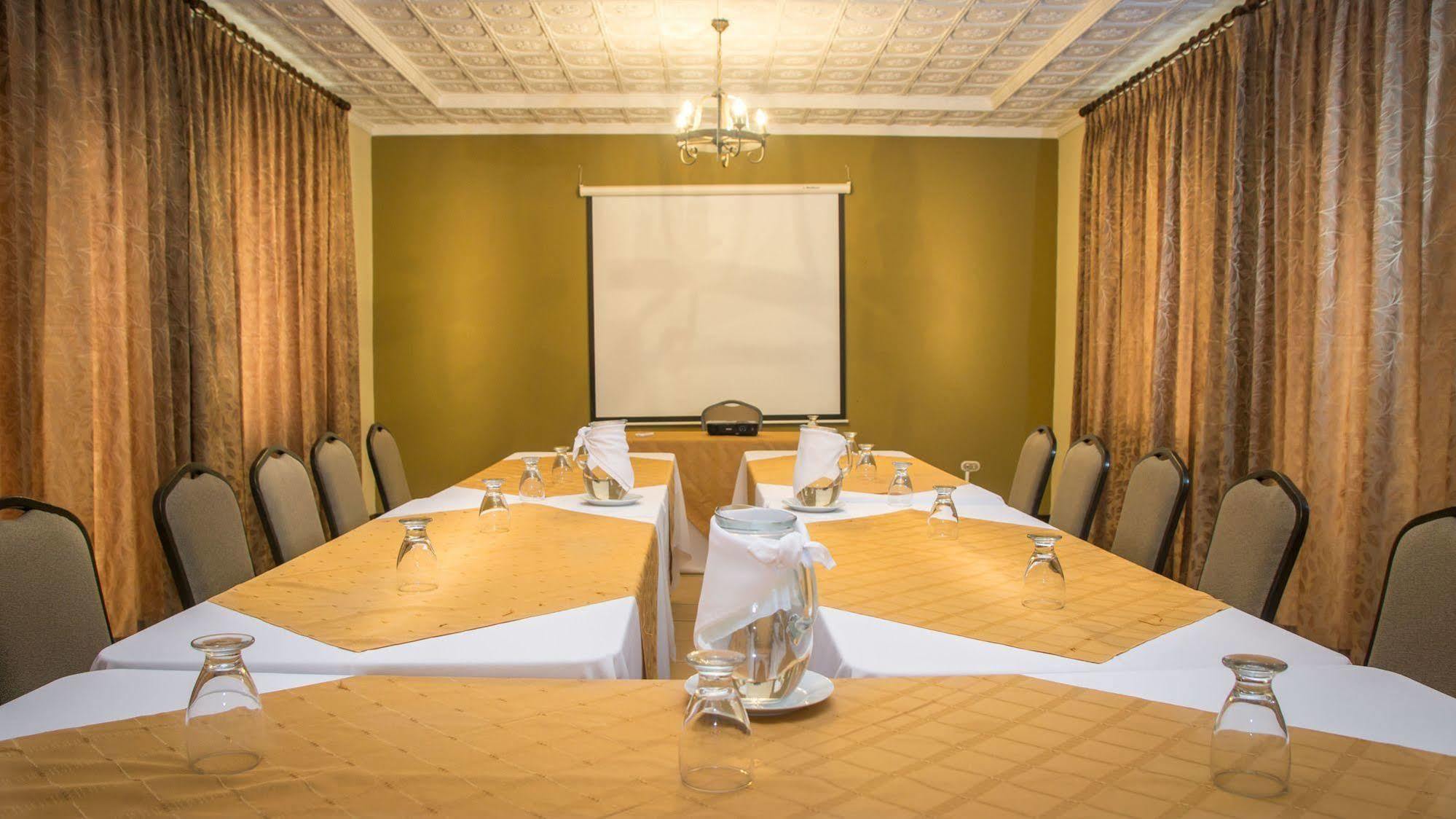 Y Restaurante El Guarco Hotel 3*