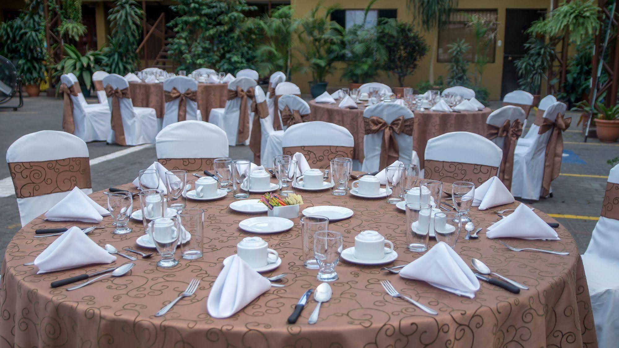Y Restaurante El Guarco Hotel