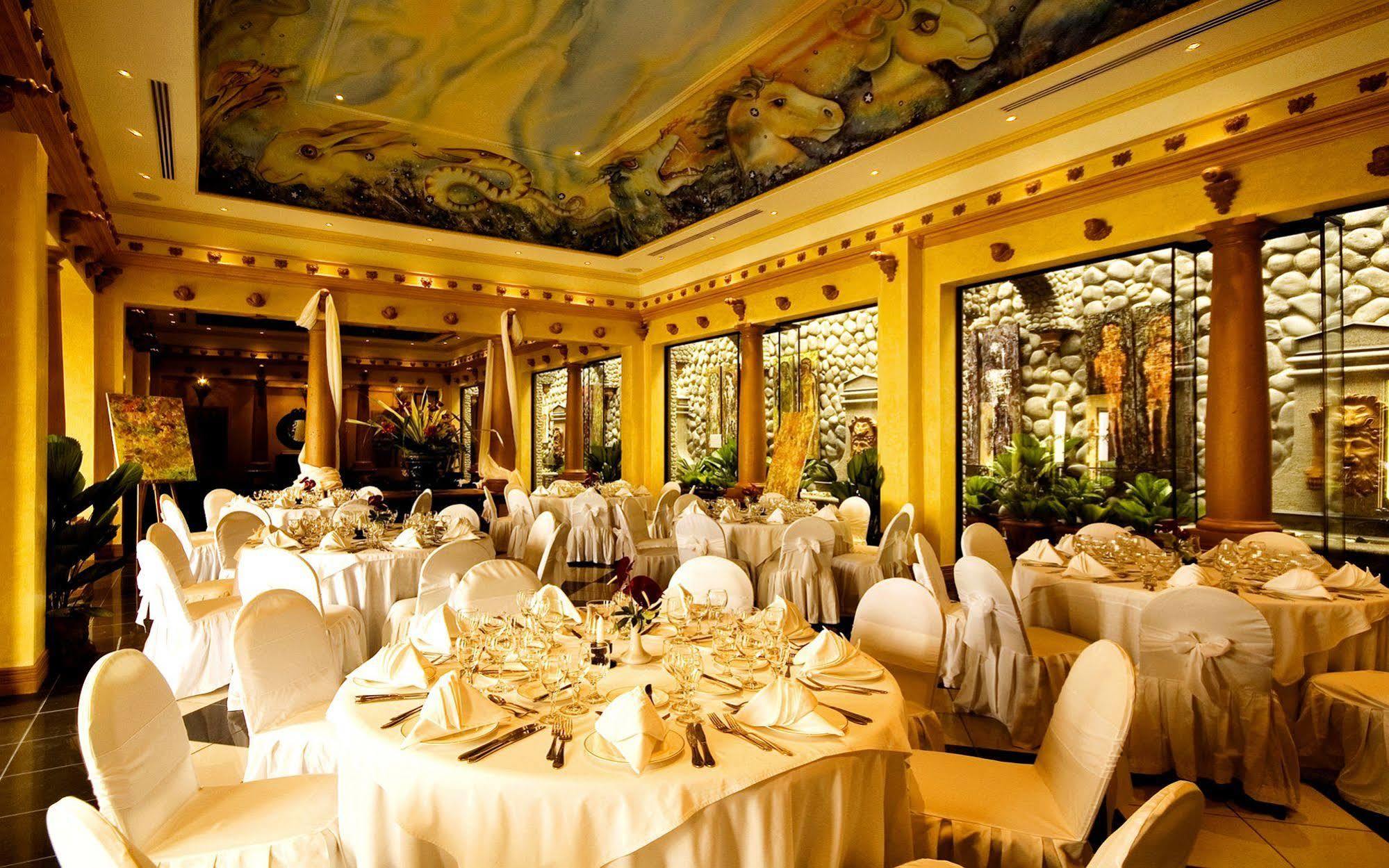 Zephyr Palace Luxury 5*