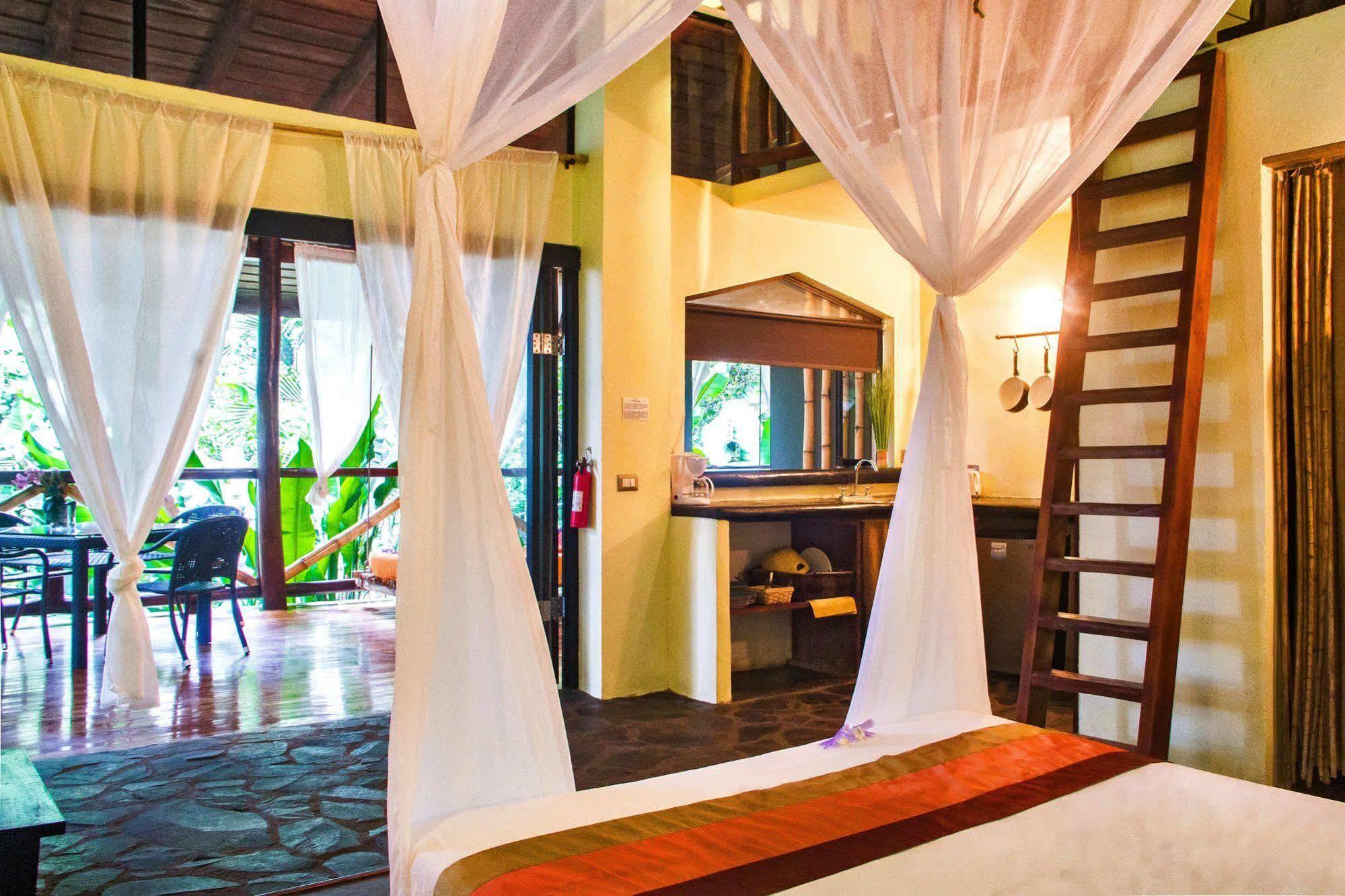 Hotel Canaima Chill House 2*