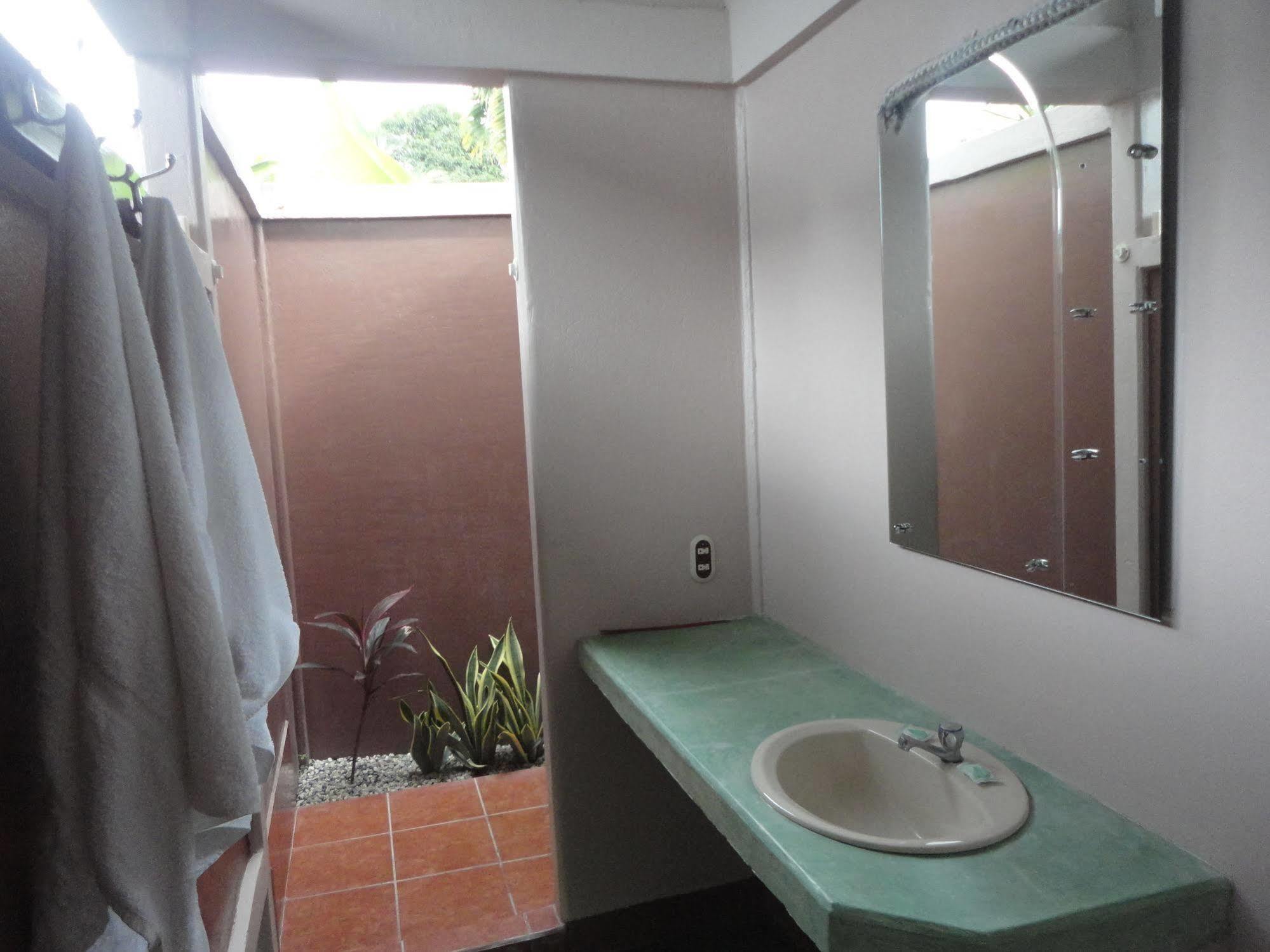 Hotel Cabinas Tropicales 3*