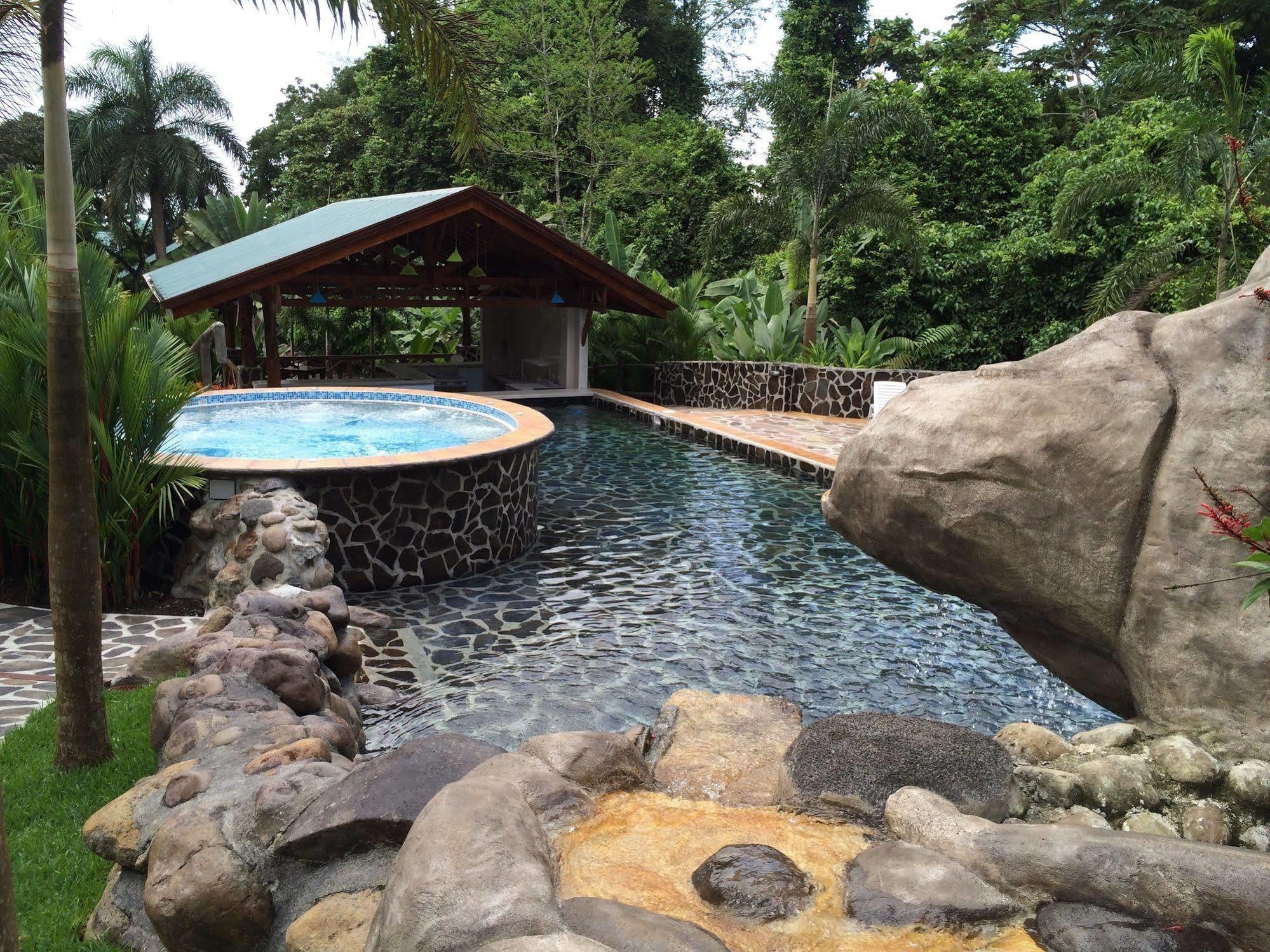 Mussaenda, Arenal Hotel