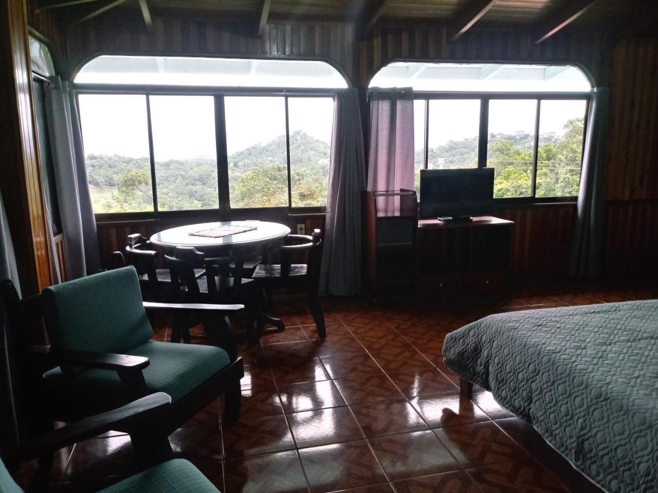 Inn Vista Real