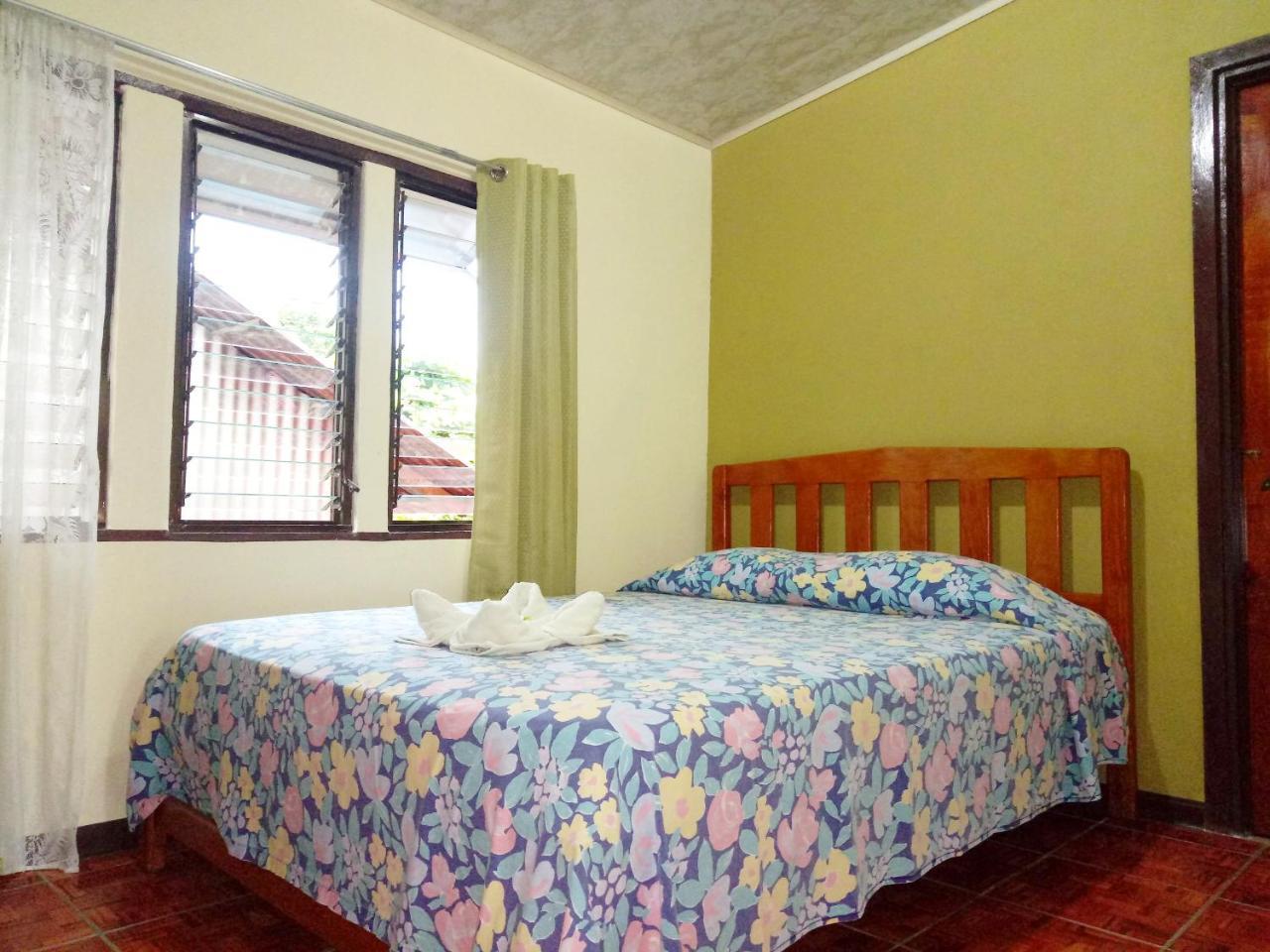 Cabinas The Corner Guest house *