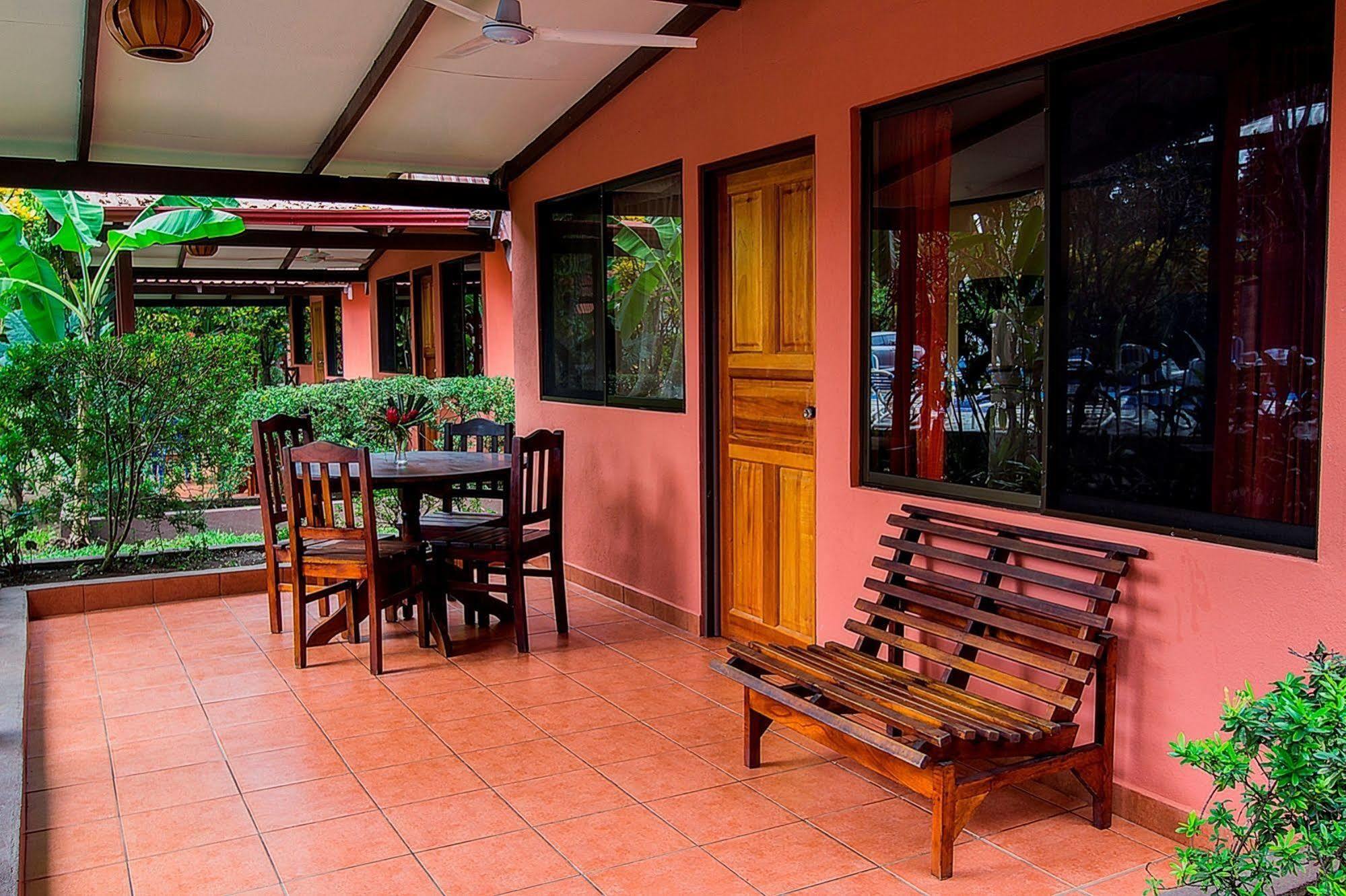 Ranchos Hotel