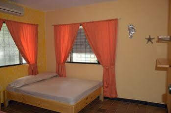 Casa Pura Vida Surf - Costa Rica Hostel Tamarindo