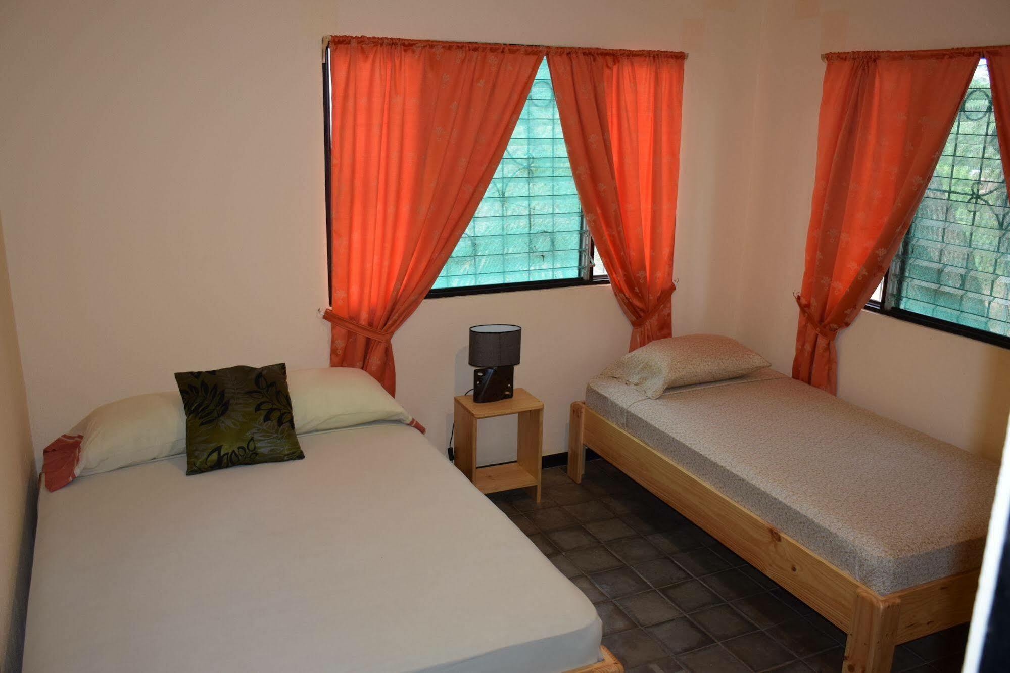 Casa Pura Vida Surf - Costa Rica Hostel