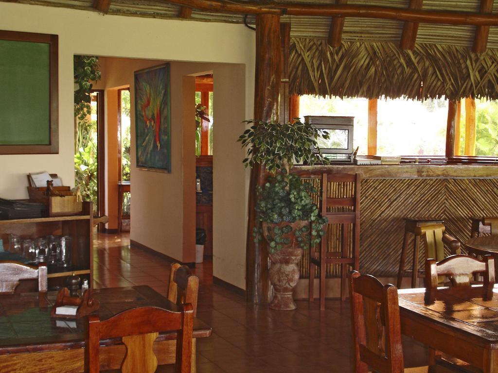 Guacamaya Lodge *
