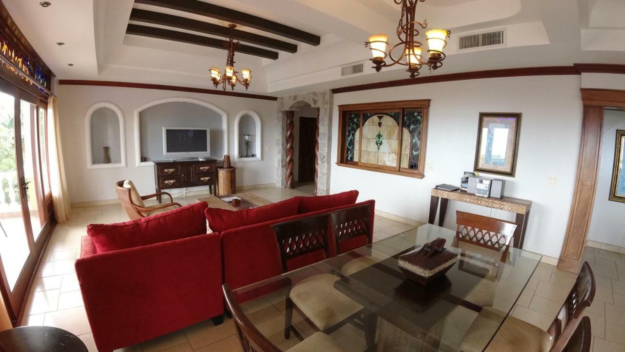 Pacifico Colonial *