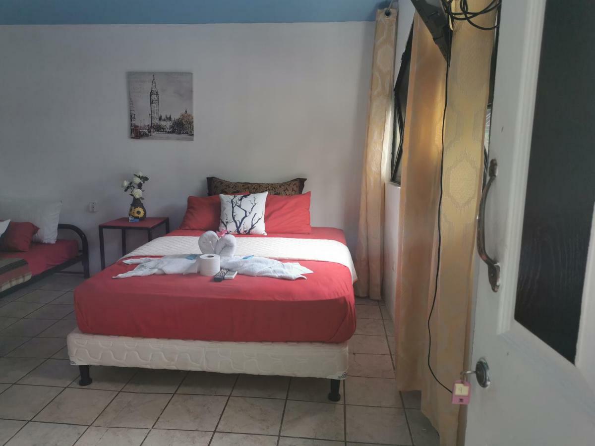 Cabinas Cafe Del Mar Hotel *