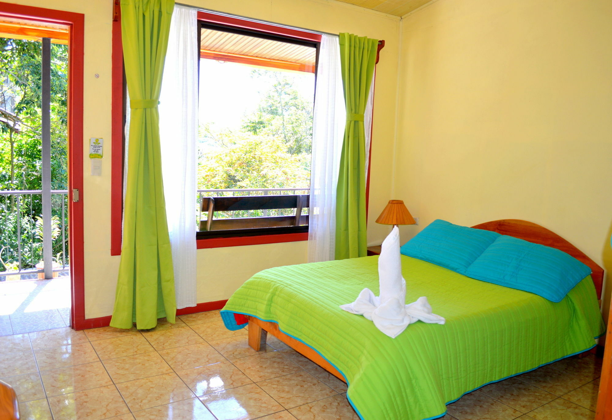 Cabinas El Pueblo B&B Monteverde Bed & Breakfast