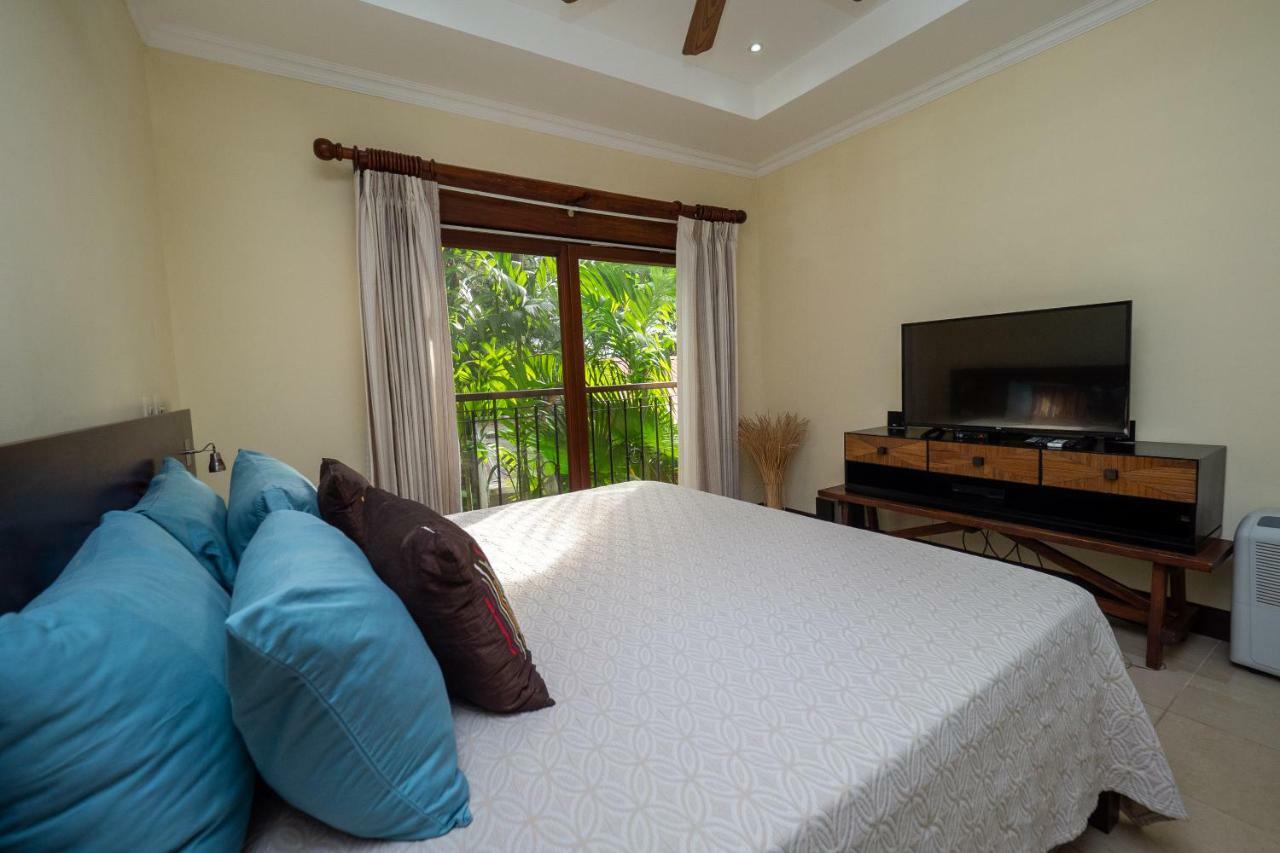 Luxury Pool View Access - M16 Jaco