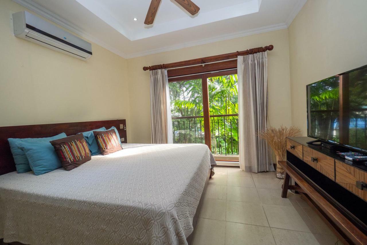 Luxury Pool View Access - M16 Apartment *