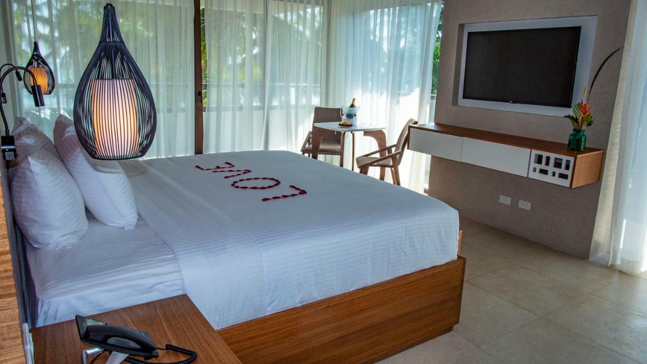 Azura (adults Only) Samara