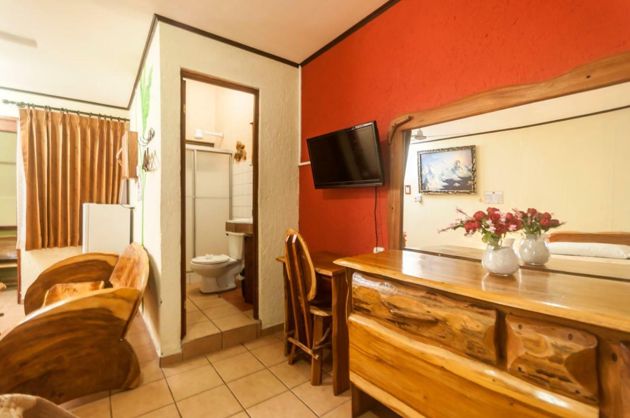 Hotel Cadillac Rock Jaco