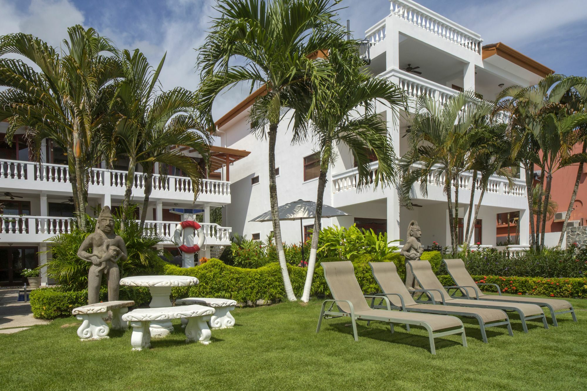 Paloma Blanca 4d Apartment