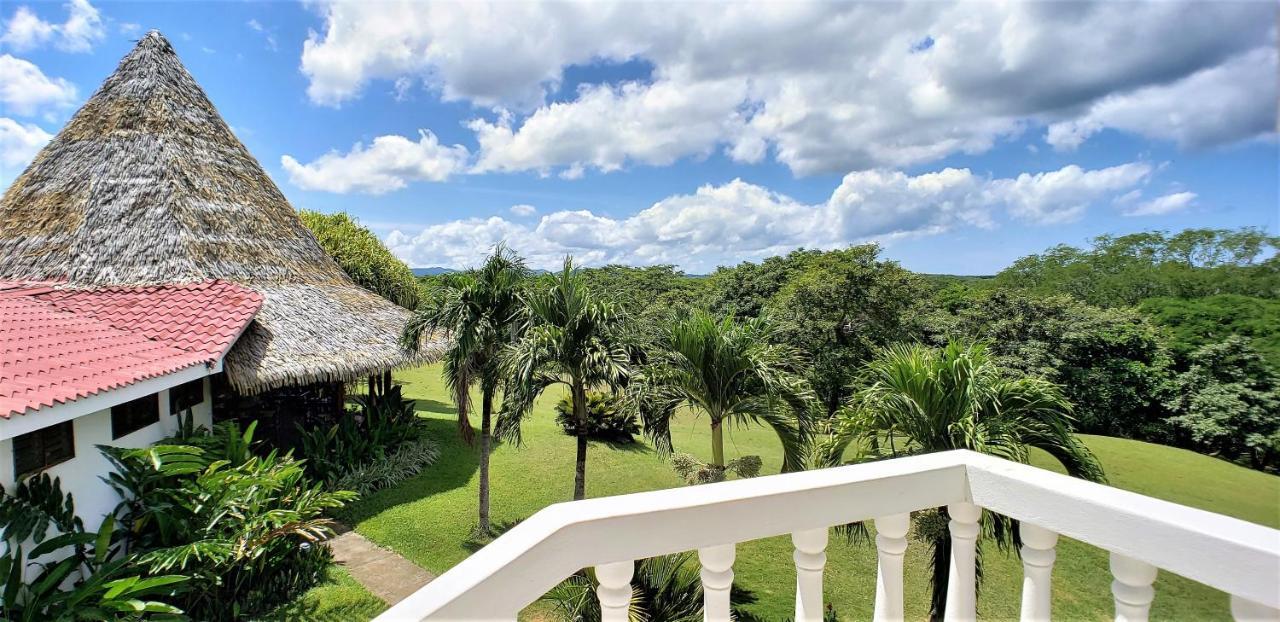 Guacamaya Lodge *