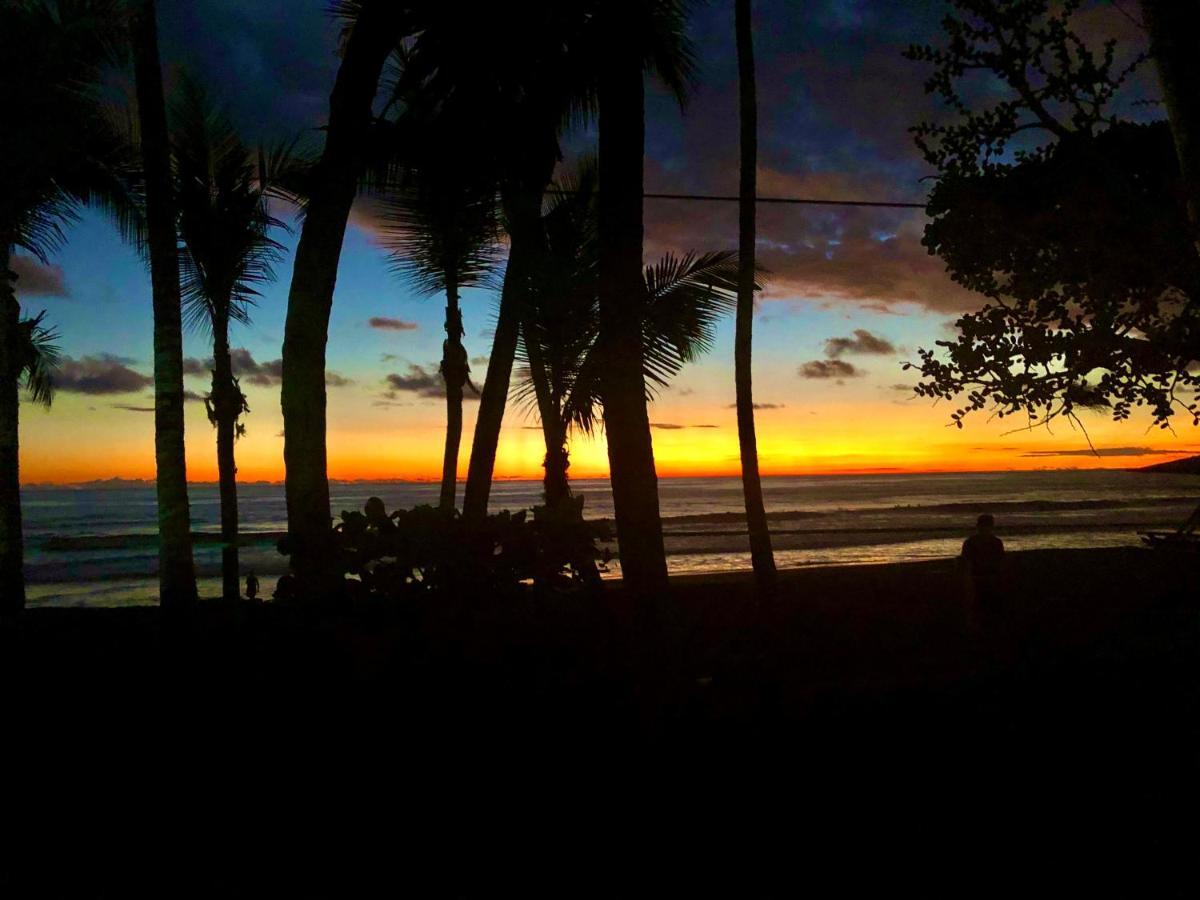 Ola Bonita Beachfront Hotel 3*
