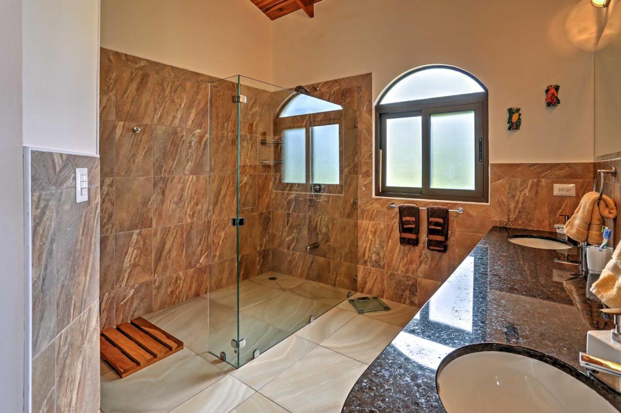 Stunning Casa De La Roca House With Infinity Pool! Holiday home Ojochal