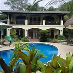 Casa Amarilla