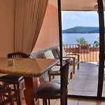 Hotel Room-Style Ocean-View Unit In Flamingo With Pool