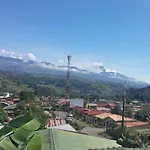 Montana Linda Guest House Orosi