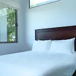 Carver Suites At 506 Tennis Center