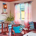 Montana Linda Guest House Orosi