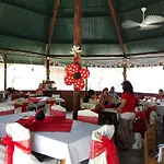 Hotel Cabanas La Teca