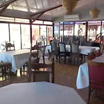 Hotel La Cueva Limon