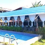 Hotel La Cueva Limon