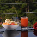 El Faro Containers Beach Hotel