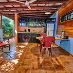 Casa Smilin\' Dog