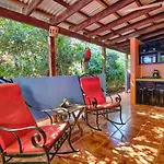 Casa Smilin\' Dog