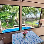 Hotel Beachfront Vista Hermosa