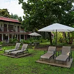 Hotel Tortuguero Beachfront