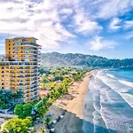 Secretjaco - Luxury Beach Front Penthouse With Pool & Jacuzzi
