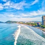 Secretjaco - Luxury Beach Front Penthouse With Pool & Jacuzzi