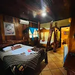 Hotel La Isla Inn