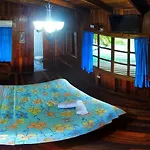 Hotel La Isla Inn