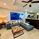 Apartamento De Lujo Las 3 Gotas Jaco, Frente Al Mar Con Vista A La Playa