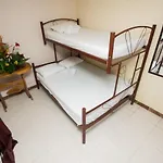 New Hostel Manuel Antonio, Meet New People