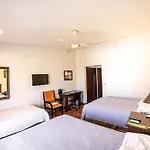 Hotel Cana Brava Inn
