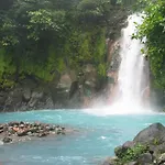 Cataratas Bijagua Lodge, Incluye Tour Autoguiado Bijagua Waterfalls Hike