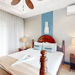 Condo @ Azul Paraiso