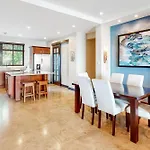 Condo @ Azul Paraiso