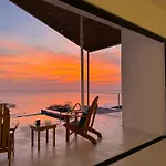 Les Roches - Paradise Retreat