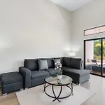 Brand-New 3Bd Hilltop Home With Pool