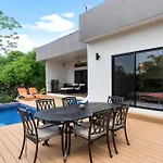 Brand-New 3Bd Hilltop Home With Pool
